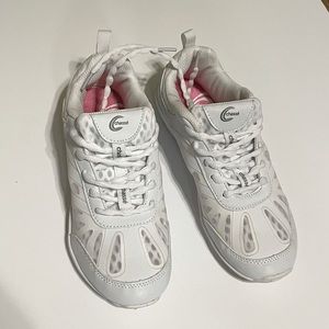Cheerleading shoes